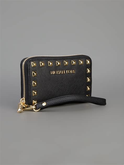 michael kors wristlet wallet black